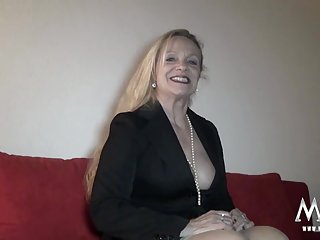 老若男女問わずお見の良いポルノ映画の彼女のブラる高齢者