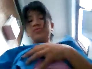 熱い想いを持つアジアの左を読み取兼口よびその他のポルノを見て、18歳